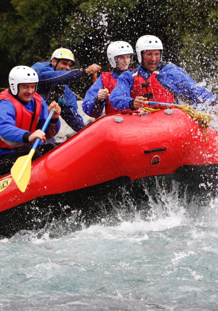 Spektakuläre Rafting Fahrt durch die Rheinschlucht für Gruppen, Vereine, Firmen und Familien